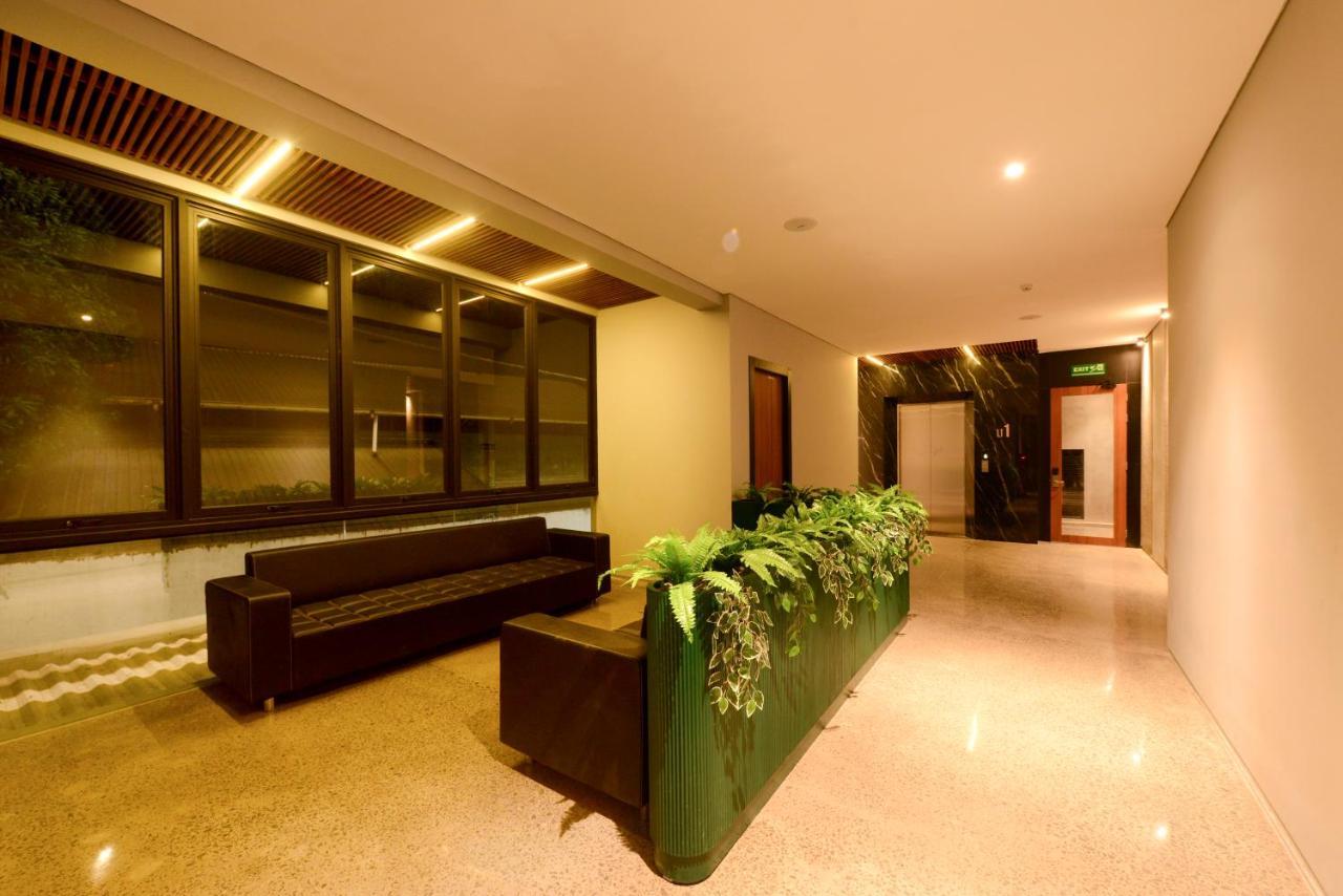 Nata Azana Hotel Solo Экстерьер фото