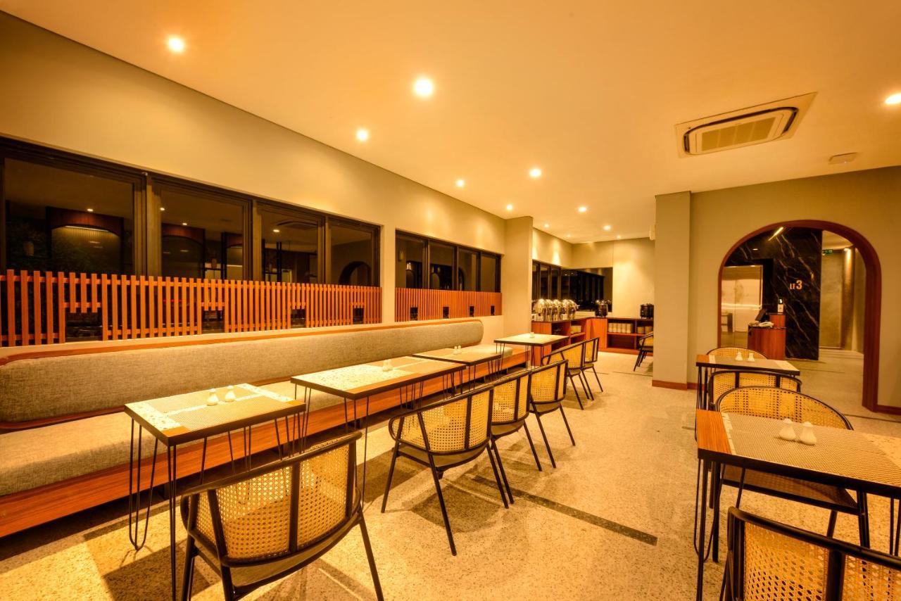 Nata Azana Hotel Solo Экстерьер фото