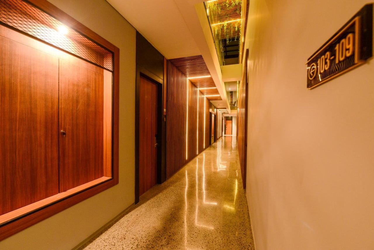 Nata Azana Hotel Solo Экстерьер фото