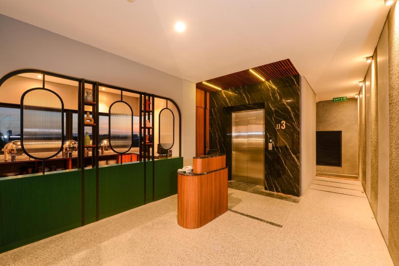 Nata Azana Hotel Solo Экстерьер фото