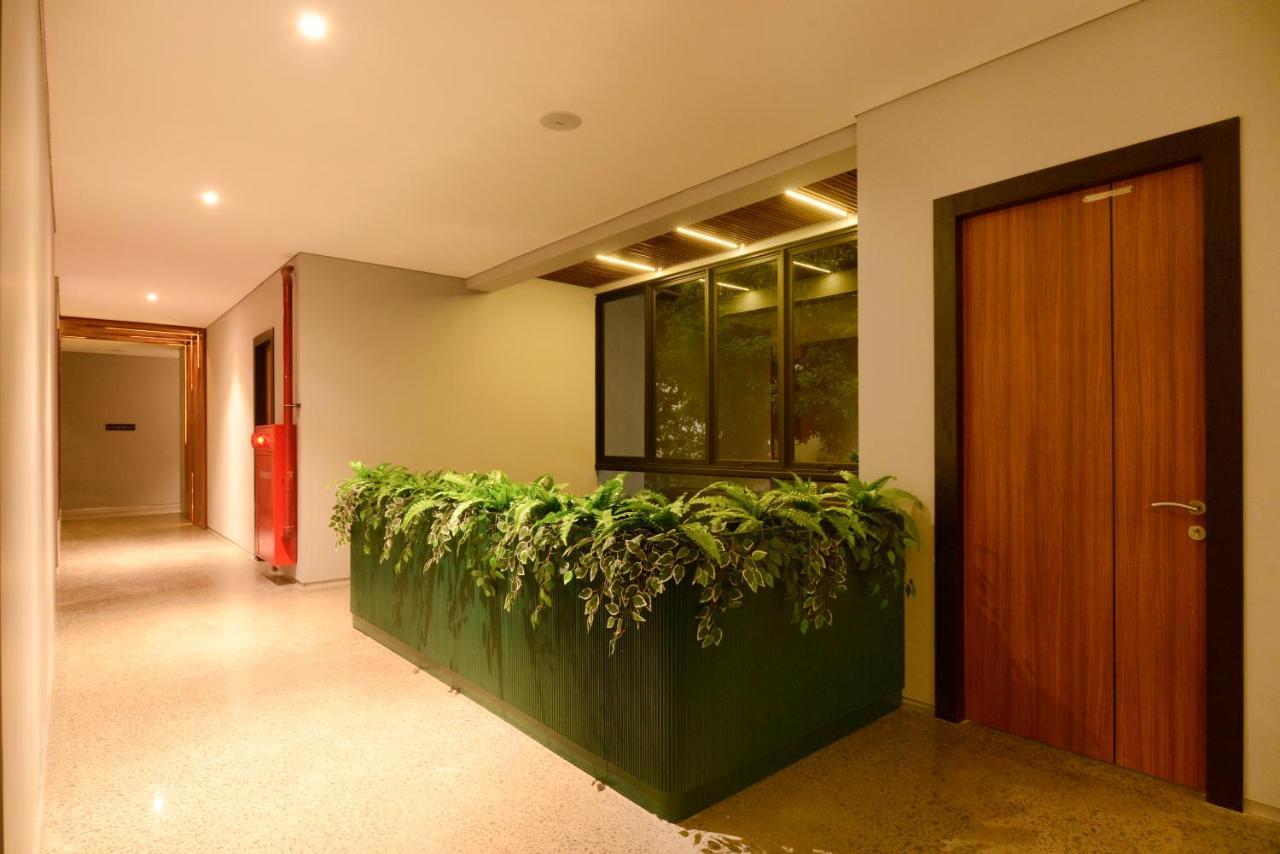 Nata Azana Hotel Solo Экстерьер фото