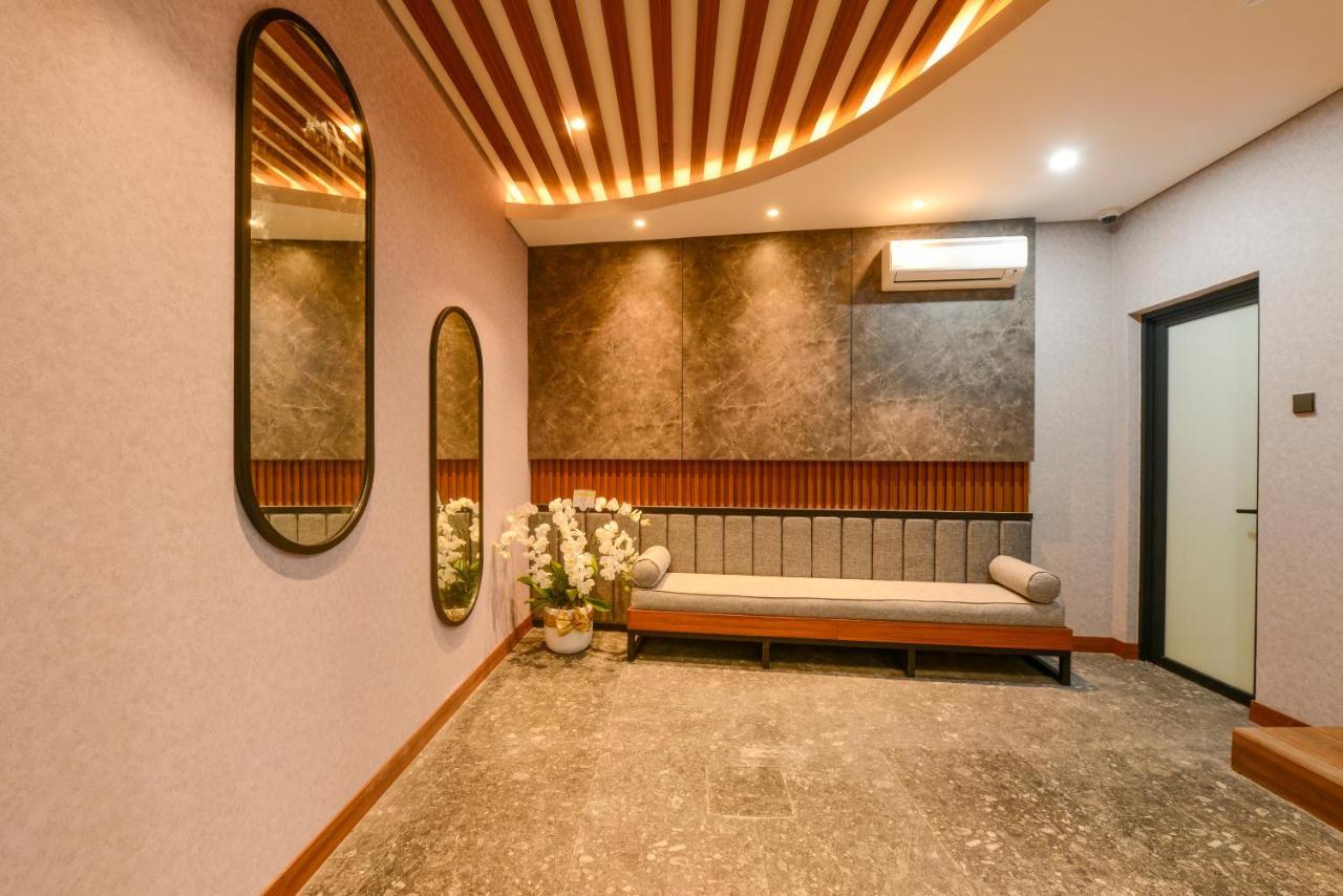 Nata Azana Hotel Solo Экстерьер фото