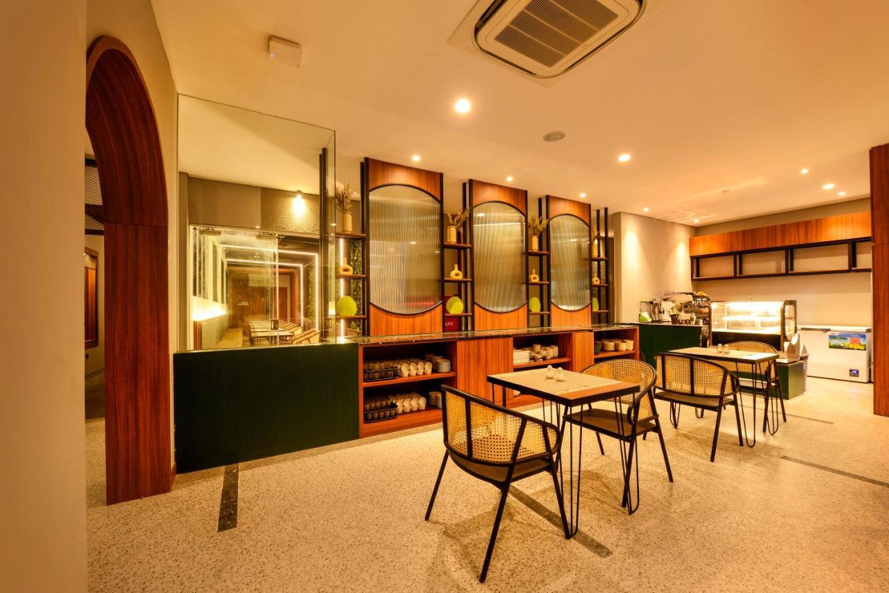 Nata Azana Hotel Solo Экстерьер фото