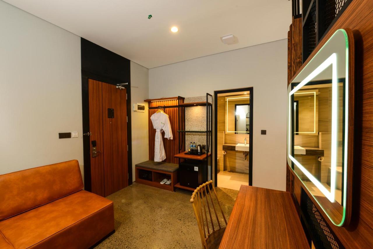 Nata Azana Hotel Solo Экстерьер фото