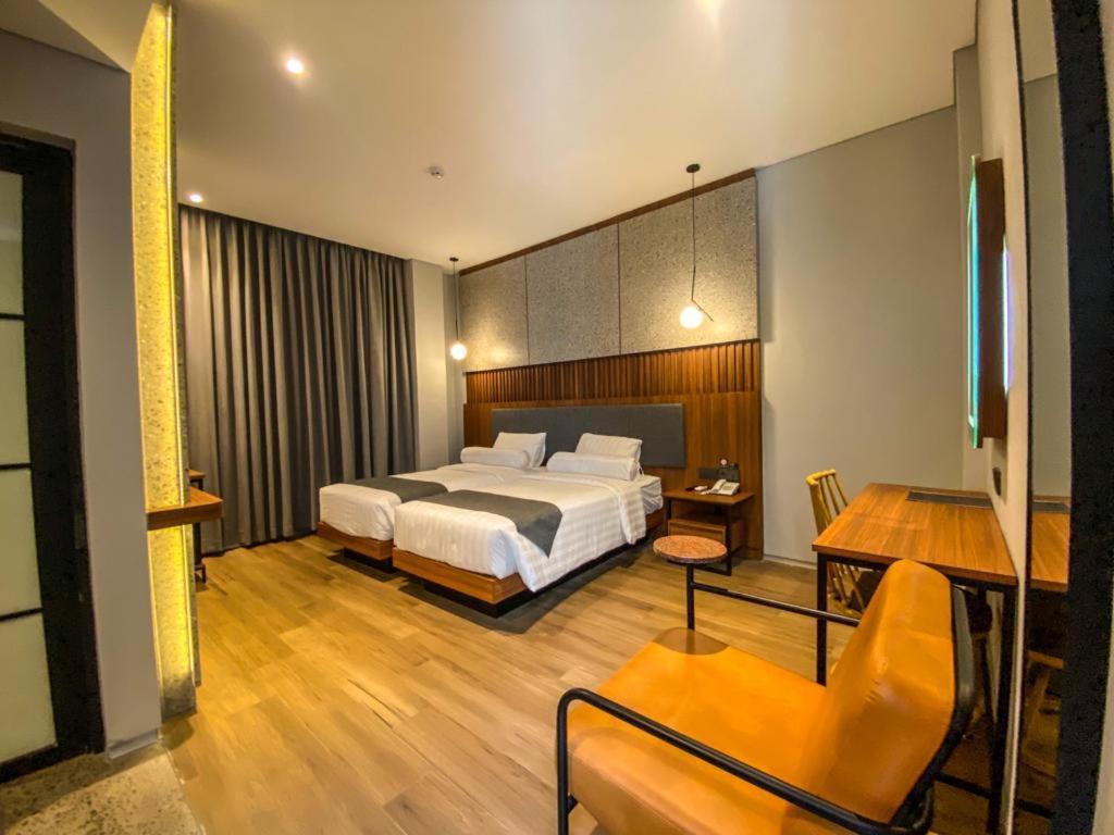 Nata Azana Hotel Solo Экстерьер фото