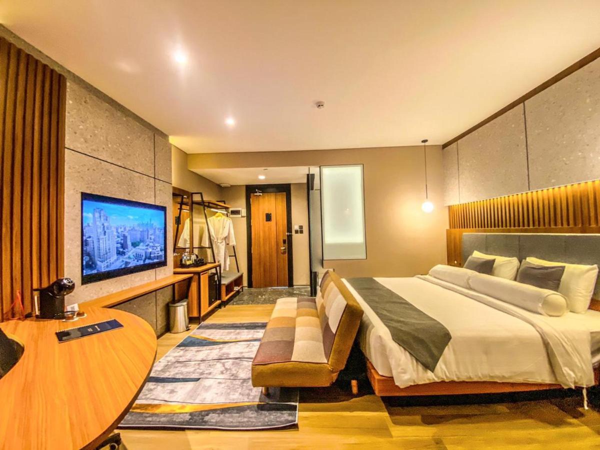 Nata Azana Hotel Solo Экстерьер фото