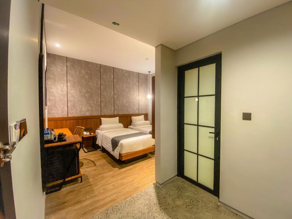 Nata Azana Hotel Solo Экстерьер фото