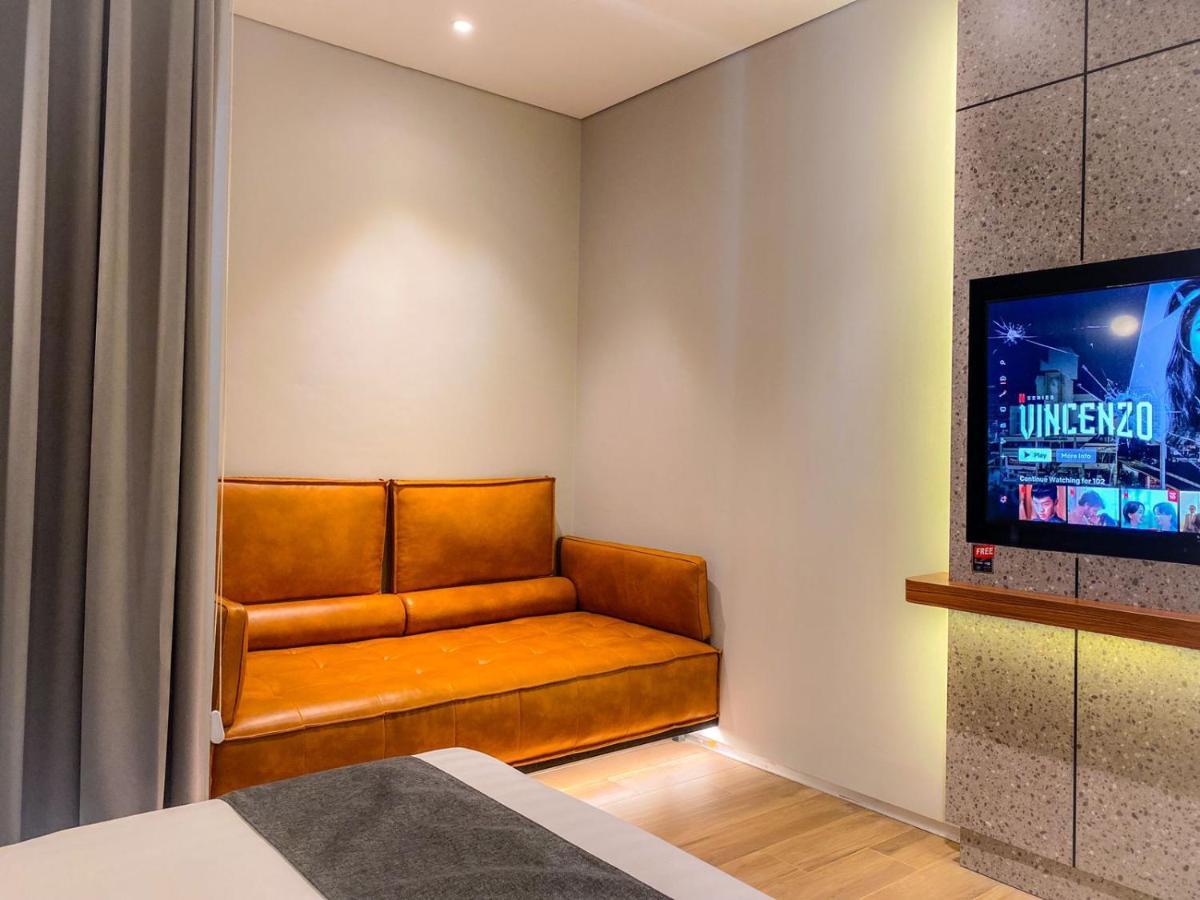 Nata Azana Hotel Solo Экстерьер фото