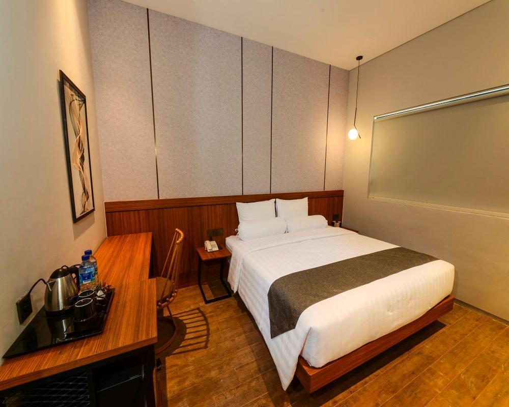Nata Azana Hotel Solo Экстерьер фото