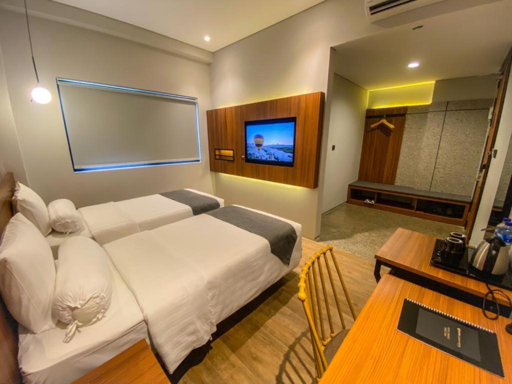 Nata Azana Hotel Solo Экстерьер фото