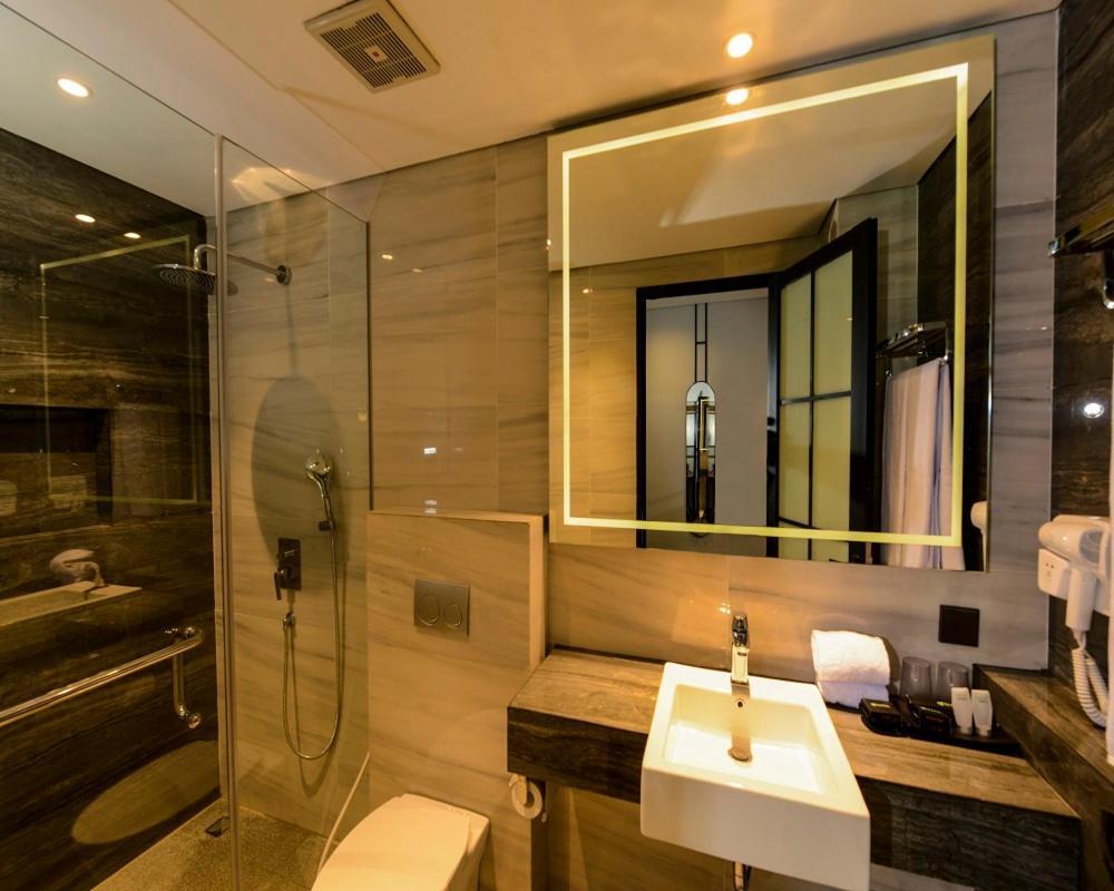 Nata Azana Hotel Solo Экстерьер фото