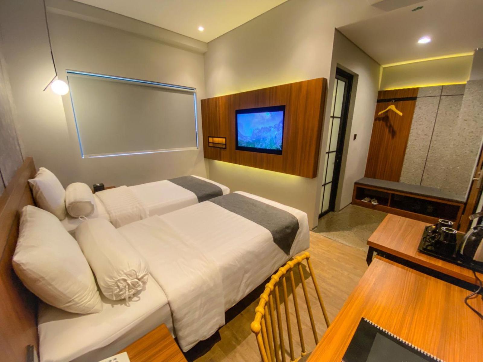 Nata Azana Hotel Solo Экстерьер фото