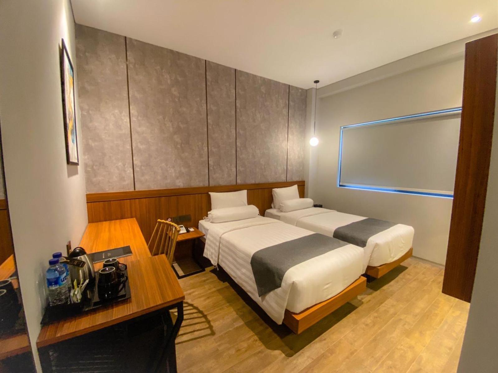 Nata Azana Hotel Solo Экстерьер фото